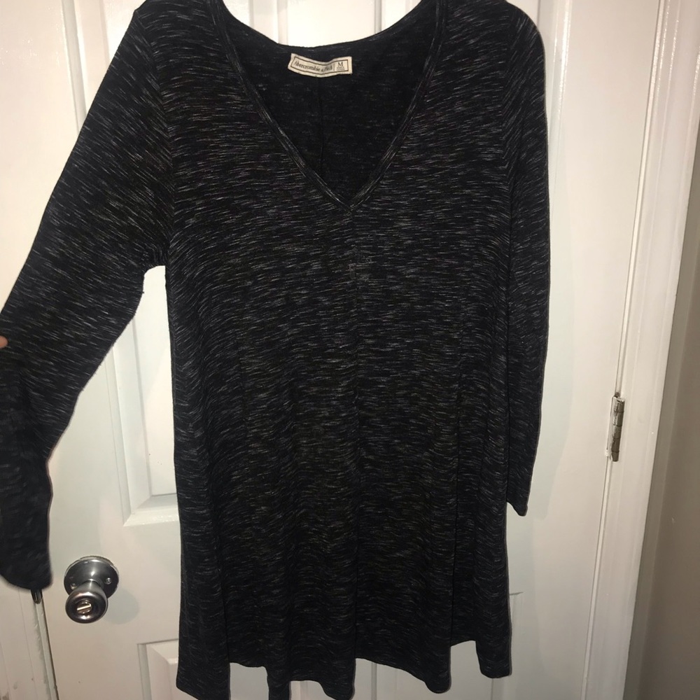 Long sleeve thick sweater dress. Loose & flowy.
